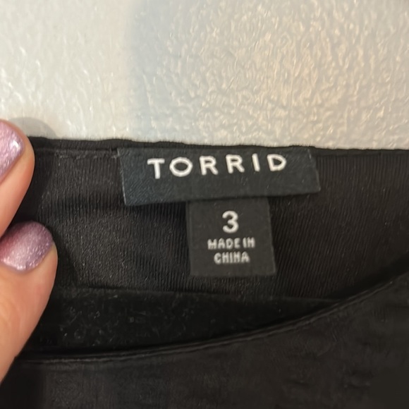 Torrid black puff sleeved crop top size 3 - Picture 3 of 5